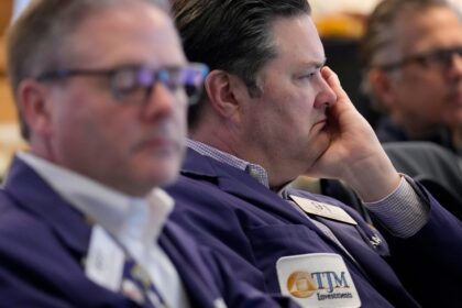 trump-extrema-las-condiciones-del-ultimatum-a-iran-y-el-mercado-reacciona-con-bajas:-caen-adrs-y-bonos-argentinos