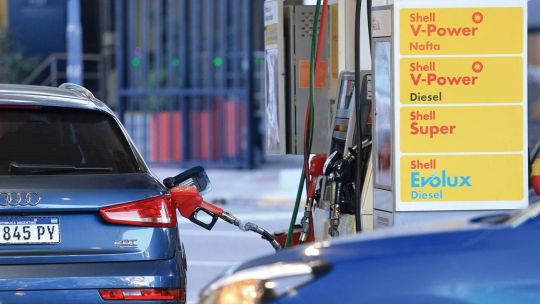 venta-de-shell-argentina:-manzano-y-mercuria-avanzan-mientras-raizen-negocia-su-deuda-millonaria