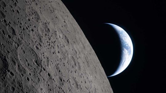 artemis-ii-capturo-un-historico-“ocaso-terrestre”-mientras-sigue-su-camino-de-regreso-a-la-tierra