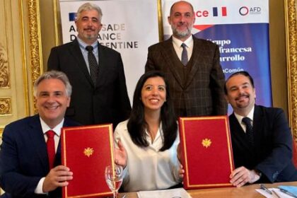 reaparecio-el-ministro-acosta-en-la-firma-de-un-credito-millonario-para-hospitales-publicos-de-cordoba