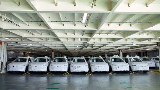 mercado-automotor-argentino:-por-que-los-hibridos-importados-son-mas-baratos-que-los-nafteros