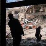 en-direct,-guerre-au-moyen-orient:-les-negociations-pour-un-cessez-le-feu-se-poursuivent-au-pakistan,-israel-demande-aux-habitants-diran-denepas-voyager-entrain