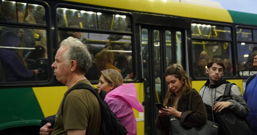 el-gobierno-quiera-evitar-que-escale-el-conflicto-con-el-servicio-de-colectivos-y-convoco-a-las-empresas-a-una-reunion-el-jueves