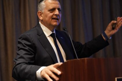 marin,-ceo-de-ypf,-tras-el-congelamiento-de-las-naftas:-“vamos-a-mantener-los-precios-cuando-baje-el-valor-del-barril”