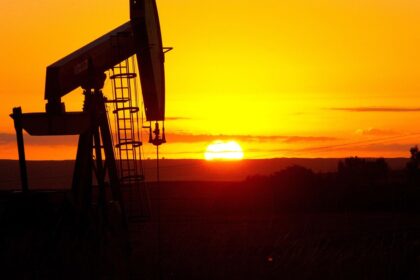 el-precio-del-petroleo-se-derrumbo-tras-el-anuncio-de-trump-sobre-la-tregua-con-iran