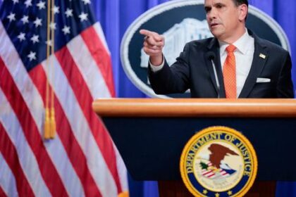 estados-unidos:-el-ministro-de-justicia-interino,-todd-blanche,-justifica-las-acciones-contra-los-adversarios-de-donald-trump