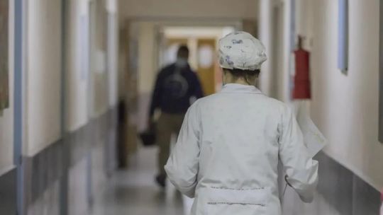 se-hacia-pasar-por-medica-y-hacia-cirugias