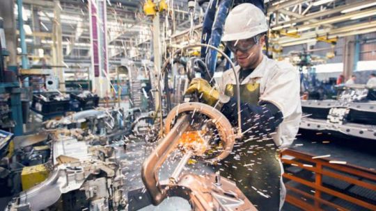 crisis-en-la-industria:-casi-5-de-cada-10-insumos-son-mas-caros-en-argentina