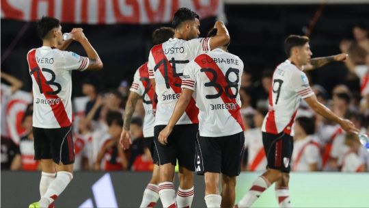 el-peso-de-la-historia-y-el-desafio-de-los-viajes:-river-inicia-su-camino-en-la-sudamericana