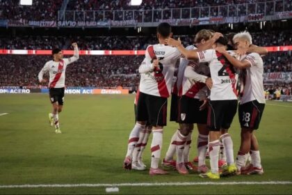 en-en-su-primer-desafio-internacional-del-ano,-river-visita-hoy-a-blooming-por-la-copa-sudamericana:-hora,-tv-y-formaciones