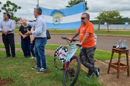 lanzaron-en-candelaria-el-desafio-de-ciclismo-ruta-belgraniana:-mas-de-100-ciclistas-recorreran-un-circuito-historico-de-100-kilometros