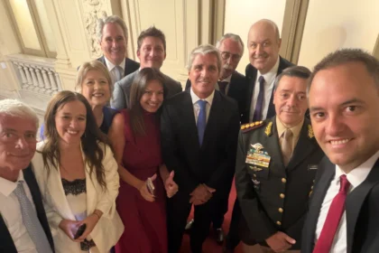 aumento-para-la-politica-|-ministros-y-secretarios-de-milei-duplicaron-su-sueldo-y-cobraran-mas-de-8-millones-de-pesos:-los-detalles-del-decreto