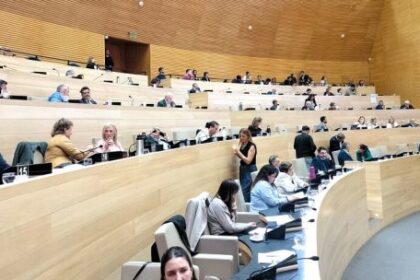 en-vivo:-la-legislatura-cordoba-debate-la-ley-que-prohibe-limpiavidrios-y-habilita-arrestos-a-naranjitas-ilegales
