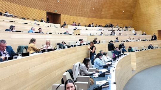 en-vivo:-la-legislatura-cordoba-debate-la-ley-que-prohibe-limpiavidrios-y-habilita-arrestos-a-naranjitas-ilegales