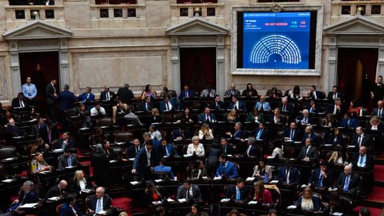 en-vivo:-lla-busca-aprobar-reforma-a-la-ley-de-glaciares-y-la-oposicion-calento-la-sesion-con-adorni-y-$libra