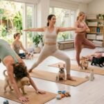 yoga-con-perritos:-la-popular-tendencia-de-buenos-aires-llega-a-cordoba