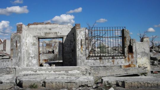el-renacimiento-de-villa-epecuen:-cronica-del-pueblo-bonaerense-que-emergio-de-las-profundidades