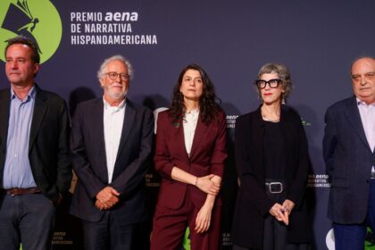 la-argentina-samanta-schweblin-gano-un-millon-de-euros-por-el-primer-premio-aena-de-narrativa