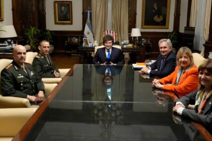 javier-milei-recibio-en-la-casa-rosada-a-nahuel-gallo,-el-gendarme-que-paso-448-dias-detenido-por-el-regimen-de-maduro-en-venezuela