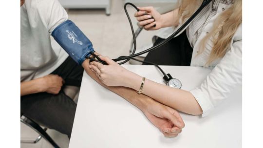 hipertension:-el-nuevo-metodo-basado-en-equipos-que-revoluciona-el-tratamiento-clinico