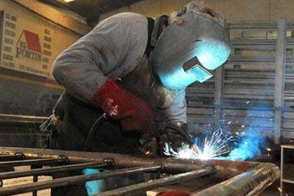 por-la-guerra-en-medio-oriente,-la-industria-metalurgica-misionera-ya-ajusta-sus-precios:-“estamos-entre-un-15%-y-17%-arriba-en-costos”