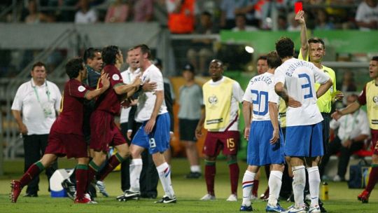 la-batalla-de-nuremberg:-el-record-de-16-amarillas-y-4-rojas-que-marco-el-mundial-2006