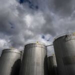 el-petroleo-rebota-3%-y-el-mercado-vuelve-a-poner-precio-al-riesgo-geopolitico-en-ormuz