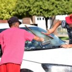 como-es-la-nueva-ley-que-regula-a-los-naranjitas-y-limpiavidrios-en-cordoba:-que-cambia,-que-sanciones-habra-y-que-pasara-ahora