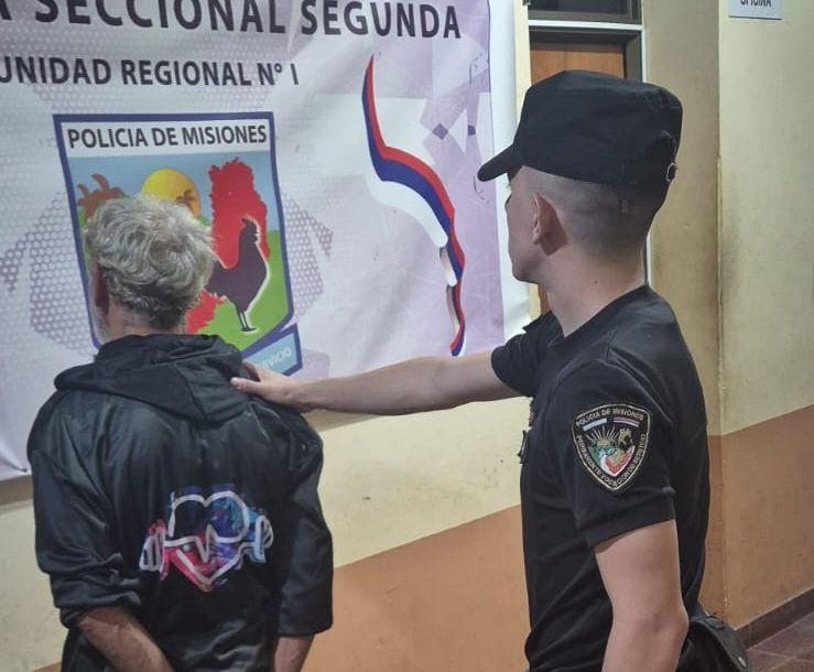 llamo-al-911-por-ruidos-en-su-casa-y-la-policia-detuvo-a-un-hombre-oculto-en-un-galpon