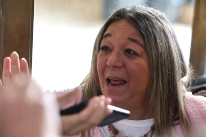 causa-por-enriquecimiento-ilicito-|-la-escribana-de-adorni-volvio-a-comodoro-py-y-amplio-su-declaracion-sobre-los-prestamos-que-recibio-el-funcionario