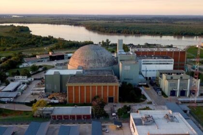 uranio:-una-empresa-de-eeuu.-propone-asociarse-con-la-estatal-dioxitek-para-producir-el-“combustible”-de-las-centrales-nucleares