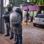 amenazaron-con-quemarle-la-casa-si-no-pagaba-la-deuda-de-su-hijo:-allanamiento-y-un-detenido-en-posadas