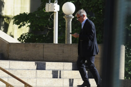 ordenaron-levantar-el-secreto-fiscal-y-bancario-de-manuel-adorni