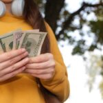 dolares-del-colchon:-los-bancos-no-ven-reaccion-y-el-gobierno-admite-que-la-idea-de-dolarizar-sigue-lejos