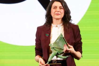 samanta-schweblin,-tras-el-premio-aena-de-un-millon-de-euros:-“no-se-que-hare-con-la-plata”