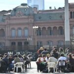 jornada-nacional-en-plaza-de-mayo:-cientificos-y-docentes-endurecen-protestas-por-recortes-y-salarios