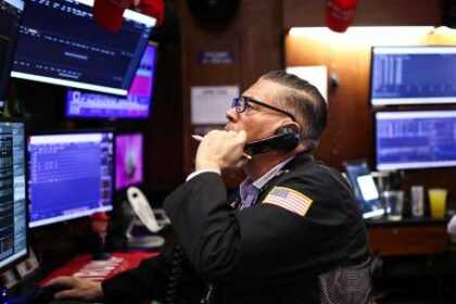el-petroleo-se-estabiliza-cerca-de-us$-100,-pero-la-crisis-en-ormuz-mantiene-en-alerta-a-los-mercados