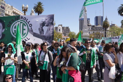 ate-anuncio-un-paro-nacional-con-movilizacion-el-21-de-abril-en-reclamo-de-paritarias:-“si-no-hay-plata,-no-habra-paz-social”