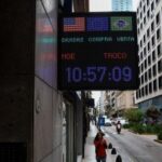 argentina-tweaks-fx-rules-after-cost-of-getting-dollars-out-surges