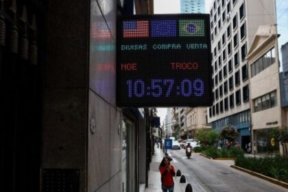argentina-tweaks-fx-rules-after-cost-of-getting-dollars-out-surges