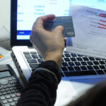 las-tasas-no-aflojan-y-la-deuda-de-las-familias-con-billeteras-toco-un-record:-el-30%-tiene-al-menos-tres-meses-de-demora