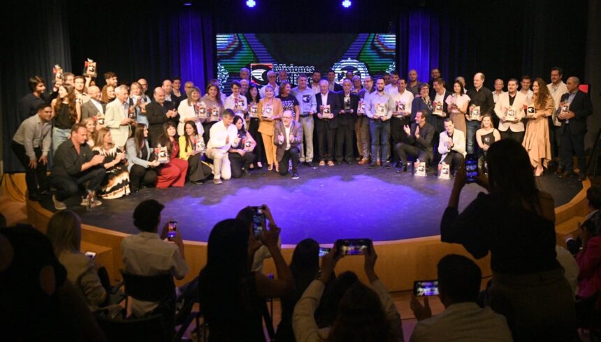 misiones-online-celebro-su-26°-aniversario-con-una-gala-que-distinguio-a-los-protagonistas-del-desarrollo-empresarial-y-social-de-la-provincia