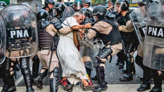 un-argentino-gano-un-premio-por-una-foto-sobre-la-represion-a-jubilados