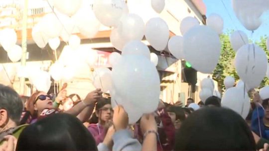 merlo:-conmovedora-despedida-de-maitena-en-la-puerta-de-su-escuela