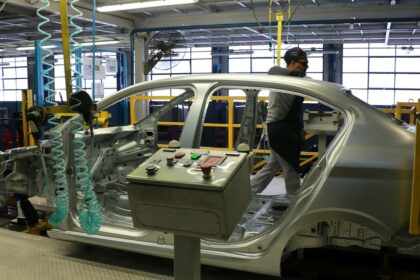 la-industria,-19-meses-en-el-tobogan-y-sin-frenos