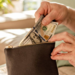 el-mejor-consejo-para-conseguir-tu-ahorro-en-dolares:-de-que-trata-el-“metodo-de-barrido”