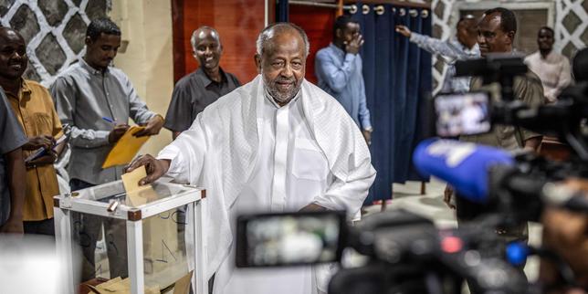 en-yibuti,-el-presidente-ismail-omar-guelleh-respondio-por-un-mandato-de-seis-meses-con-97,81%-de-voz