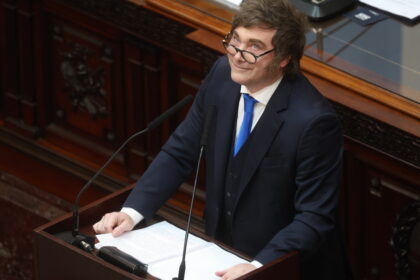 milei-enviara-al-congreso-un-acuerdo-para-pagarles-a-fondos-buitre-que-seguian-litigando-por-el-default-de-2001