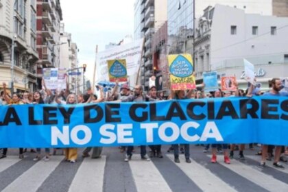 demanda-contra-la-ley-de-glaciares:-en-tan-solo-24-horas,-mas-de-300-mil-personas-ya-rechazaron-la-reforma