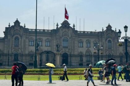 peru-vota-en-medio-de-la-desconfianza:-el-clima-social-marca-la-previa-de-una-eleccion-fragmentada